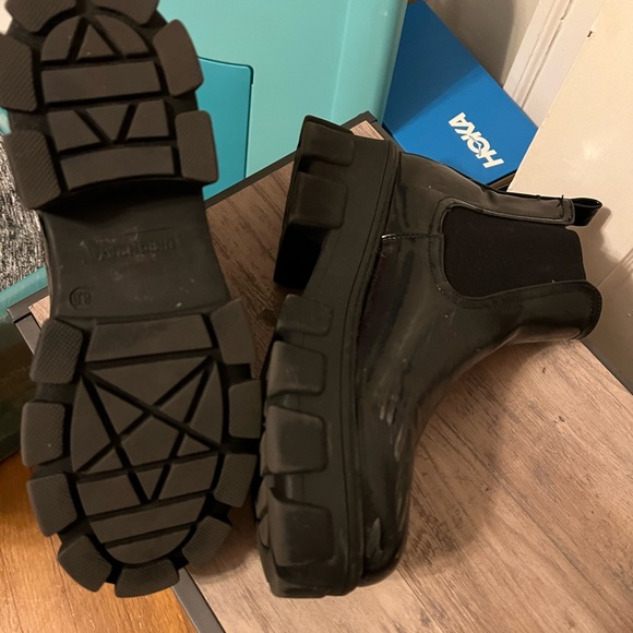 Boots - Picture 3 of 4